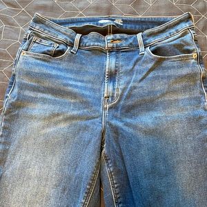 Old Navy high-rise Rockstar Super Skinny jeans in size 12